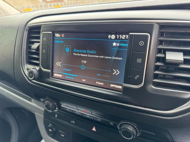 2022 Peugeot Expert 1000 1.5 Bluehdi 100 Professional Premium Van (NV71PGY) Image 27