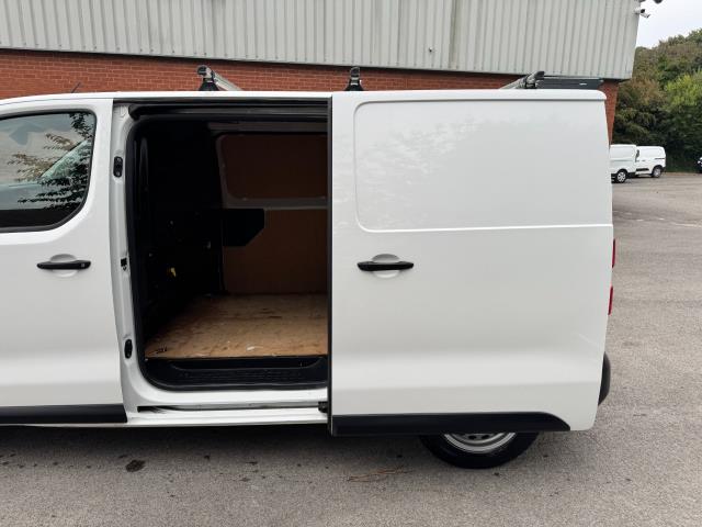 2022 Peugeot Expert 1000 1.5 Bluehdi 100 Professional Premium Van (NV71PGY) Image 45