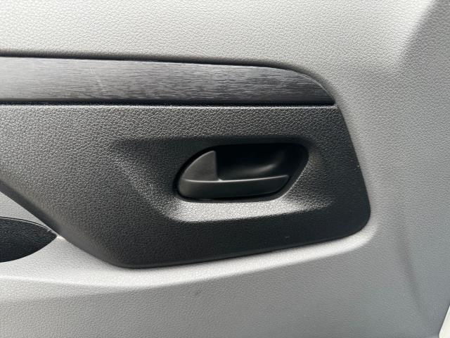 2022 Peugeot Expert 1000 1.5 Bluehdi 100 Professional Premium Van (NV71PGY) Image 39