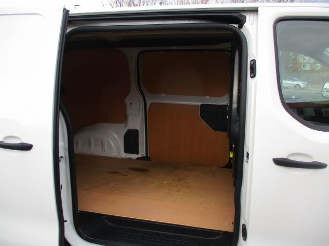 2022 Peugeot Expert 1000 1.5 Bluehdi 100 Professional Premium Van (NV71PHA) Image 31