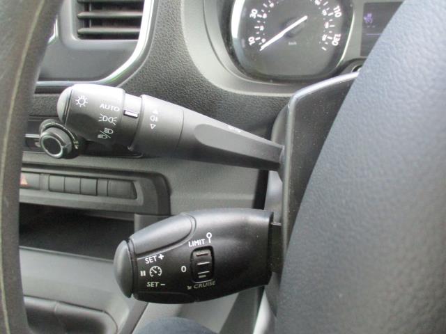 2022 Peugeot Expert 1000 1.5 Bluehdi 100 Professional Premium Van (NV71PHA) Image 19