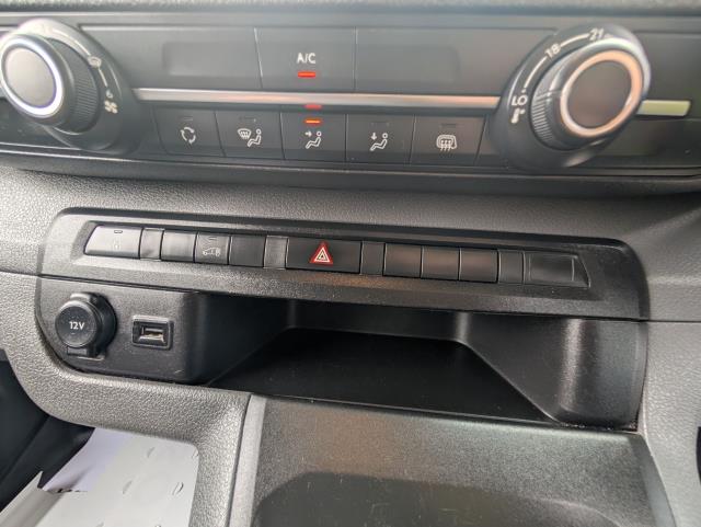 2022 Peugeot Expert 1000 1.5 Bluehdi 100 Professional Premium Van (NV71PHJ) Image 25
