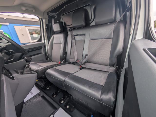 2022 Peugeot Expert 1000 1.5 Bluehdi 100 Professional Premium Van (NV71PHJ) Image 14