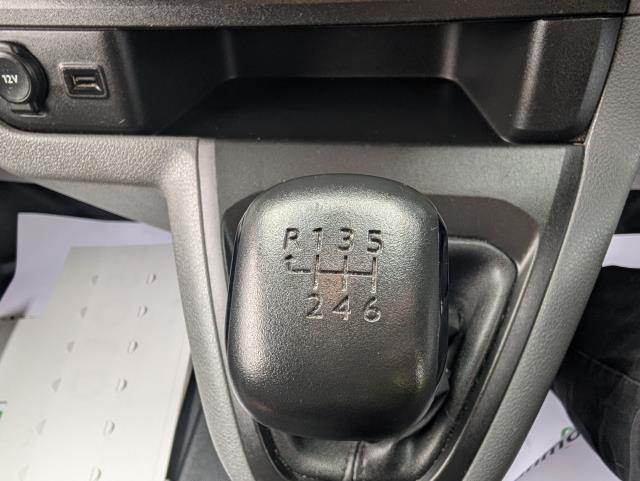 2022 Peugeot Expert 1000 1.5 Bluehdi 100 Professional Premium Van (NV71PHJ) Image 26