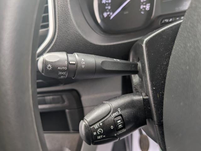 2022 Peugeot Expert 1000 1.5 Bluehdi 100 Professional Premium Van (NV71PHJ) Image 20