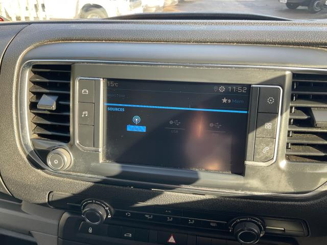 2022 Peugeot Expert 1000 1.5 Bluehdi 100 Professional Van (NV71SVF) Image 22