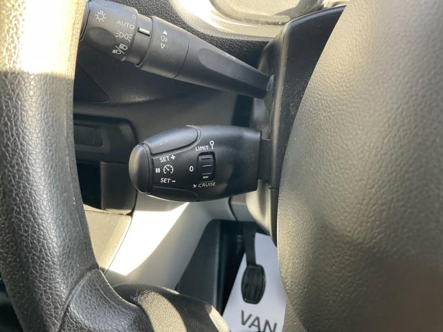 2022 Peugeot Expert 1000 1.5 Bluehdi 100 Professional Van (NV71SVF) Image 30