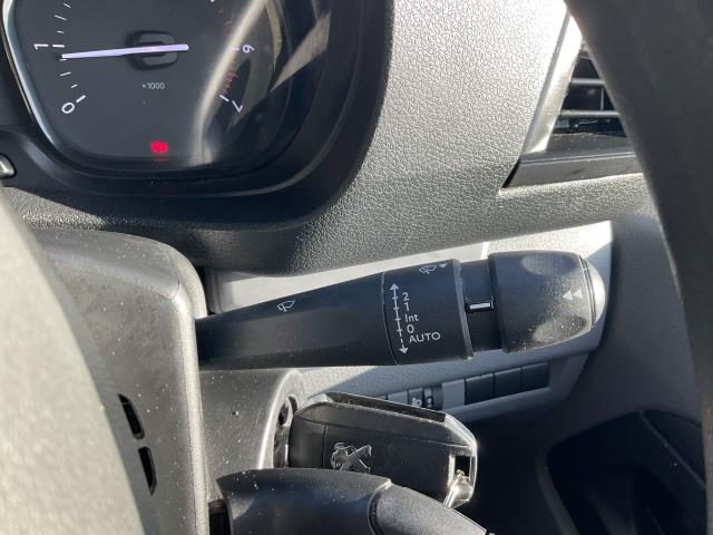 2022 Peugeot Expert 1000 1.5 Bluehdi 100 Professional Van (NV71SVF) Image 33