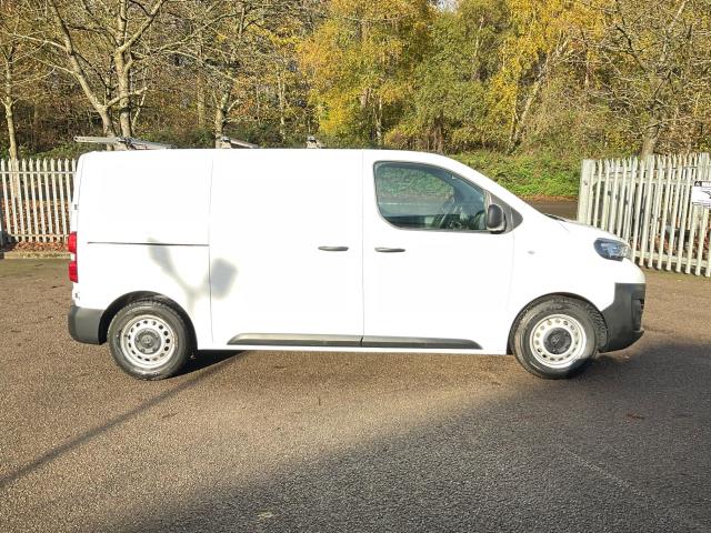 2022 Peugeot Expert 1000 1.5 Bluehdi 100 Professional Van (NV71SVF) Image 15