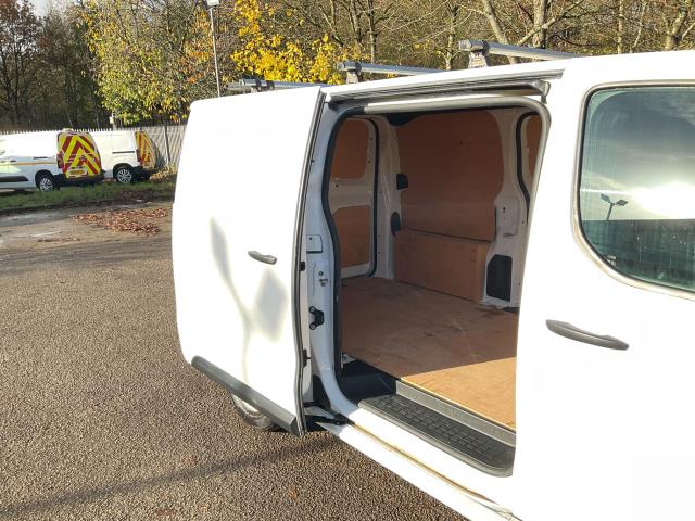 2022 Peugeot Expert 1000 1.5 Bluehdi 100 Professional Van (NV71SVF) Image 16