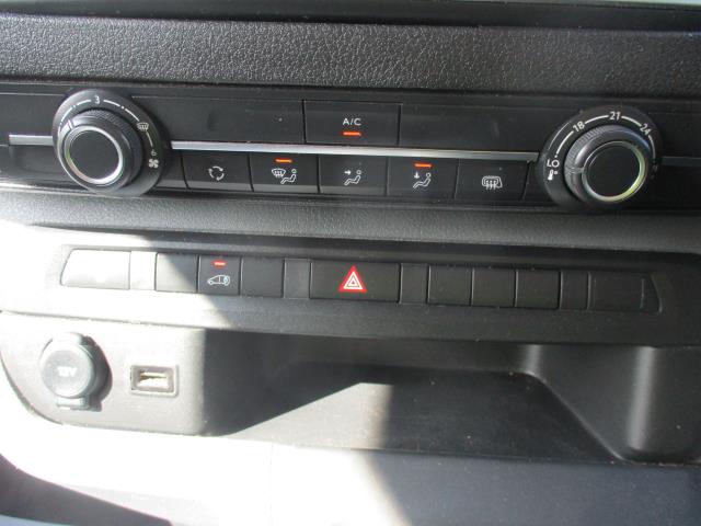 2022 Peugeot Expert 1000 1.5 Bluehdi 100 Professional Premium Van (NV71SVG) Image 23
