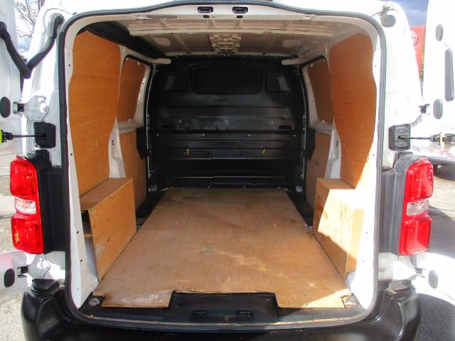 2022 Peugeot Expert 1000 1.5 Bluehdi 100 Professional Premium Van (NV71SVG) Image 31