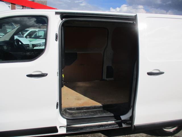 2022 Peugeot Expert 1000 1.5 Bluehdi 100 Professional Premium Van (NV71SVG) Image 28