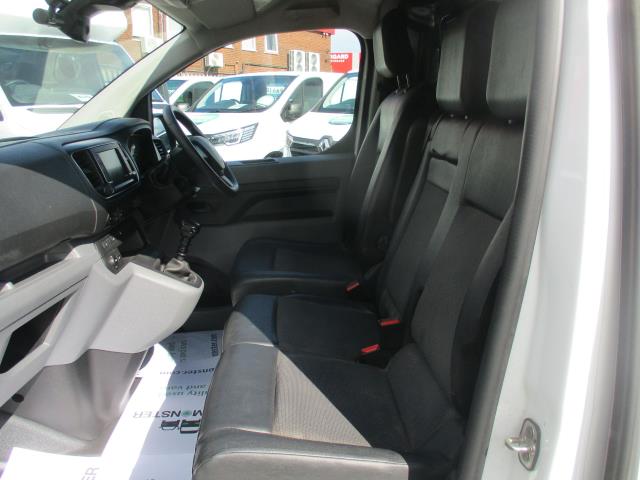 2022 Peugeot Expert 1000 1.5 Bluehdi 100 Professional Premium Van (NV71SVG) Image 27