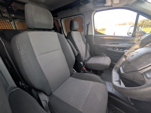 2022 Peugeot Partner 850 1.5 Bluehdi 100 Professional Premium Crew Van (NV71UKB) Image 16