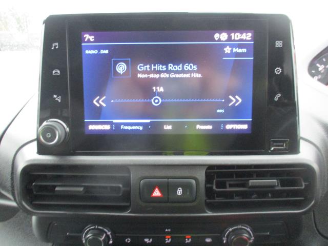 2022 Peugeot Partner 950 1.5 Bluehdi 100 Professional Premium Van (NV71UKE) Image 22