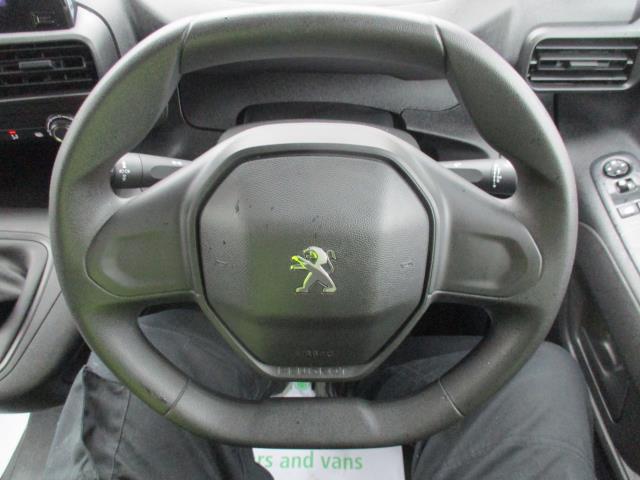 2022 Peugeot Partner 950 1.5 Bluehdi 100 Professional Premium Van (NV71UKE) Image 16