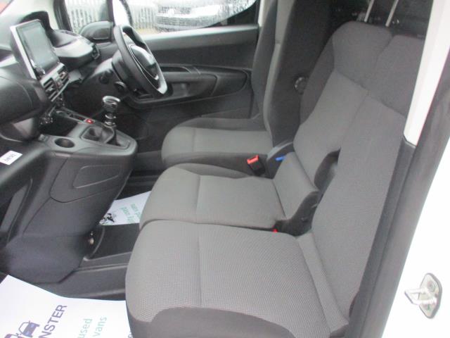 2022 Peugeot Partner 950 1.5 Bluehdi 100 Professional Premium Van (NV71UKE) Image 27