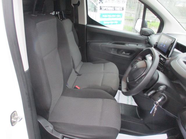 2022 Peugeot Partner 950 1.5 Bluehdi 100 Professional Premium Van (NV71UKE) Image 12