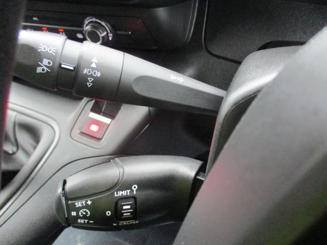 2022 Peugeot Partner 950 1.5 Bluehdi 100 Professional Premium Van (NV71UKE) Image 21