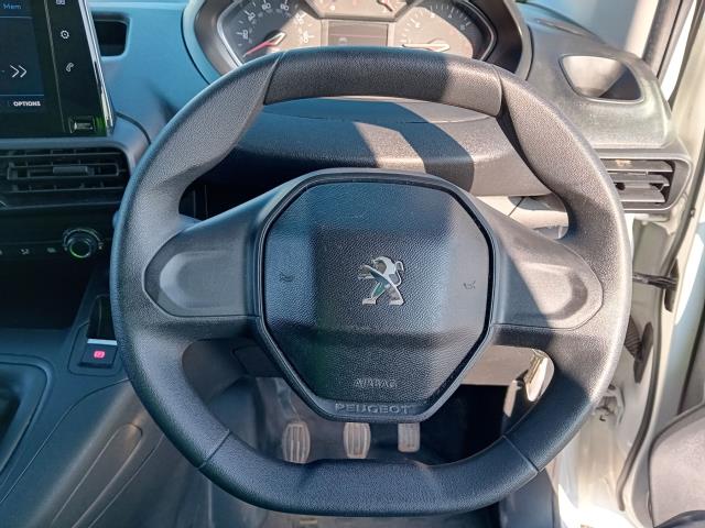 2022 Peugeot Partner L2 950 1.5BLUE HDI 100PS PROFESSIONAL PREMIUM EURO 6 (NV71UKG) Image 17