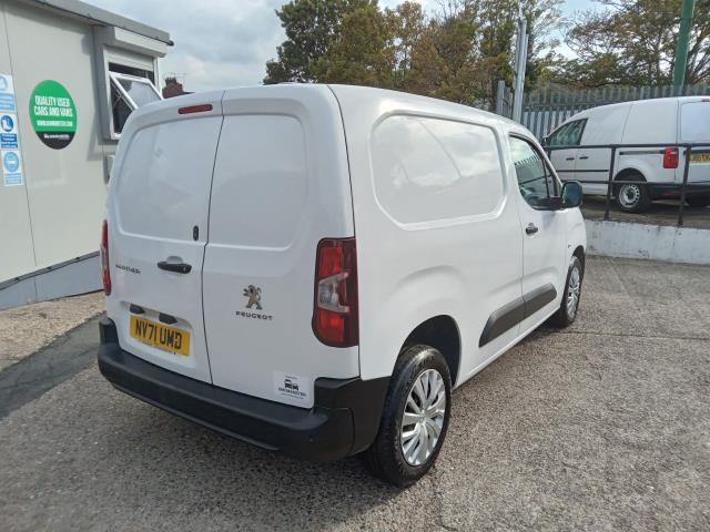 2022 Peugeot Partner 1000 1.5 Bluehdi 100 Professional Premium Van (NV71UMD) Image 12
