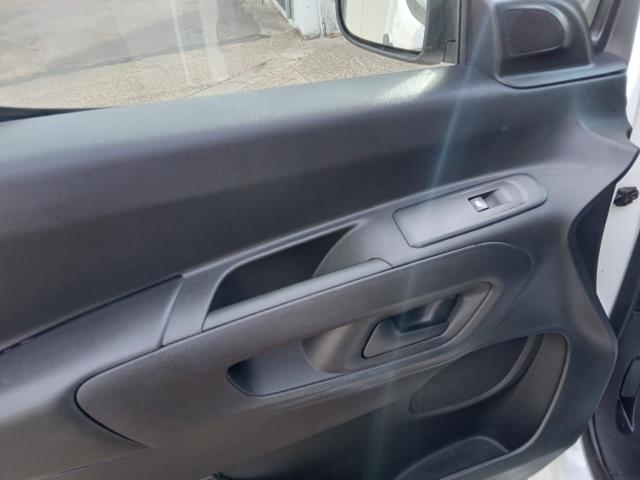 2022 Peugeot Partner 1000 1.5 Bluehdi 100 Professional Premium Van (NV71UMD) Image 17