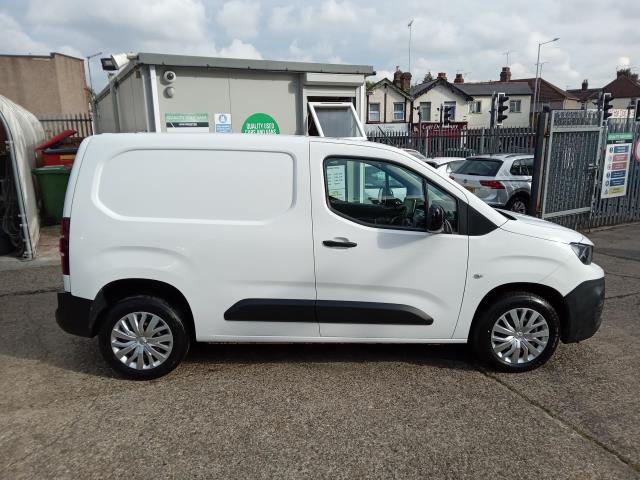 2022 Peugeot Partner 1000 1.5 Bluehdi 100 Professional Premium Van (NV71UMD) Image 8
