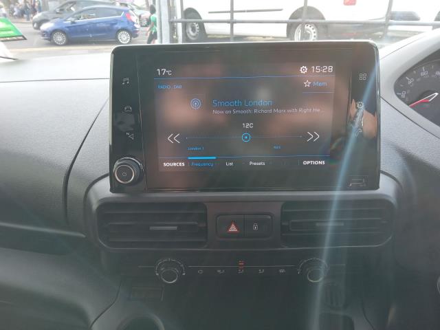 2022 Peugeot Partner 1000 1.5 Bluehdi 100 Professional Premium Van (NV71UMD) Image 27