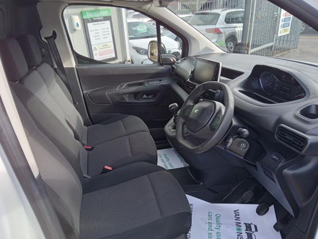 2022 Peugeot Partner 1000 1.5 Bluehdi 100 Professional Premium Van (NV71UMD) Image 21