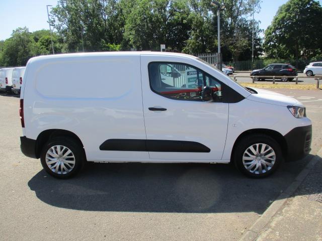 2022 Peugeot Partner 1000 1.5 Bluehdi 100 Professional Van (NV71UME) Image 3