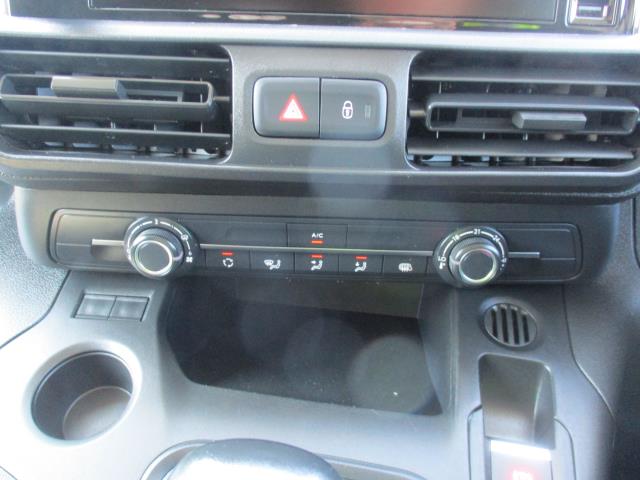 2022 Peugeot Partner 1000 1.5 Bluehdi 100 Professional Van (NV71UME) Image 22