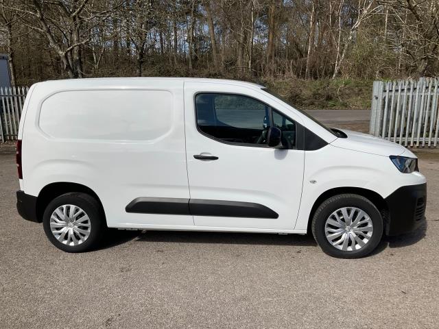 2022 Peugeot Partner 1000 1.5 Bluehdi 100 Professional Van (NV71WKC) Image 15