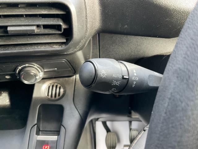 2022 Peugeot Partner 1000 1.5 Bluehdi 100 Professional Van (NV71WKC) Image 28