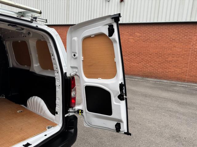 2022 Peugeot Partner 1000 1.5 Bluehdi 100 Professional Premium Van (NV71WKL) Image 51