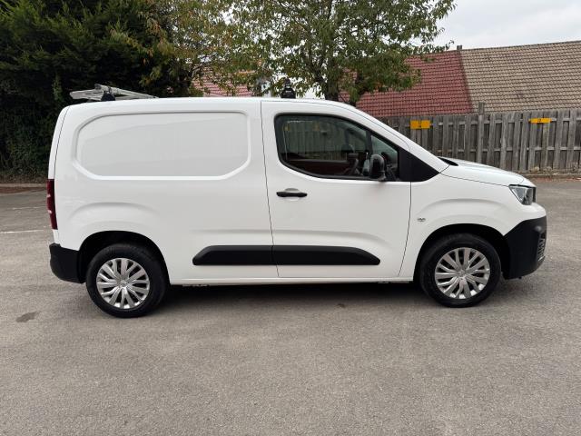 2022 Peugeot Partner 1000 1.5 Bluehdi 100 Professional Premium Van (NV71WKL) Image 10
