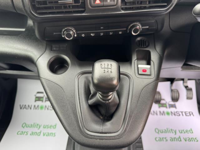 2022 Peugeot Partner 1000 1.5 Bluehdi 100 Professional Premium Van (NV71WKL) Image 27