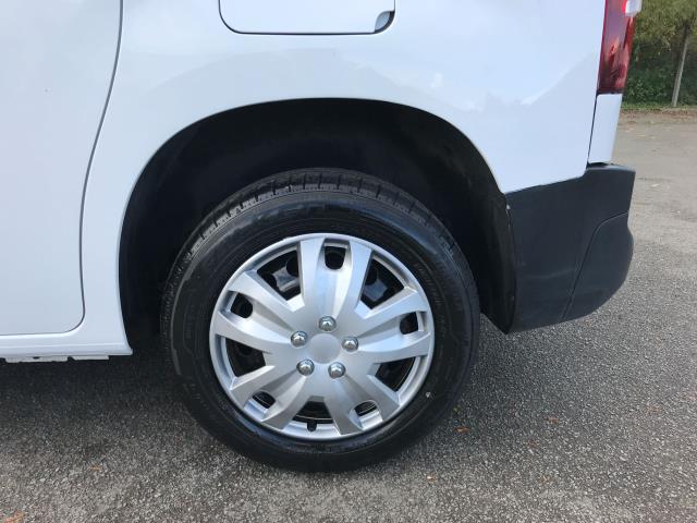 2022 Peugeot Partner 1000 1.5 Bluehdi 100 Professional Van (NV71WLC) Image 15