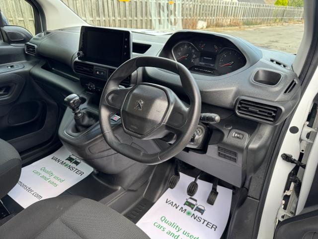 2022 Peugeot Partner 850 1.5 Bluehdi 100 Professional Premium Crew Van (NV71WXA) Image 14