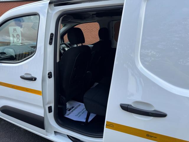 2022 Peugeot Partner 850 1.5 Bluehdi 100 Professional Premium Crew Van (NV71WXA) Image 39