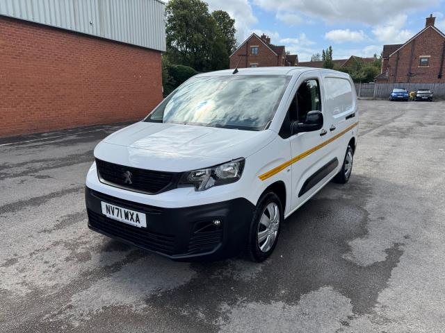 2022 Peugeot Partner 850 1.5 Bluehdi 100 Professional Premium Crew Van (NV71WXA) Image 4