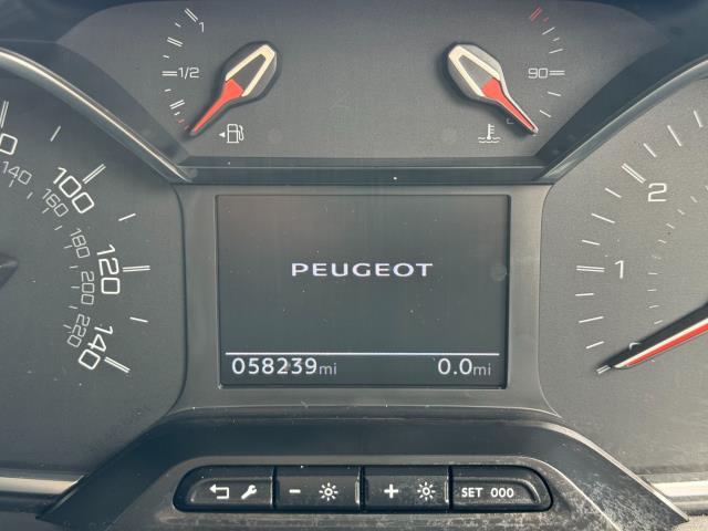 2022 Peugeot Partner 850 1.5 Bluehdi 100 Professional Premium Crew Van (NV71WXA) Image 12