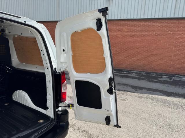2022 Peugeot Partner 850 1.5 Bluehdi 100 Professional Premium Crew Van (NV71WXA) Image 57