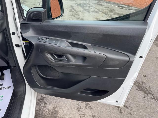 2022 Peugeot Partner 850 1.5 Bluehdi 100 Professional Premium Crew Van (NV71WXA) Image 18