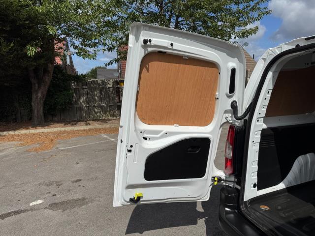 2022 Peugeot Partner 850 1.5 Bluehdi 100 Professional Premium Crew Van (NV71WXA) Image 56