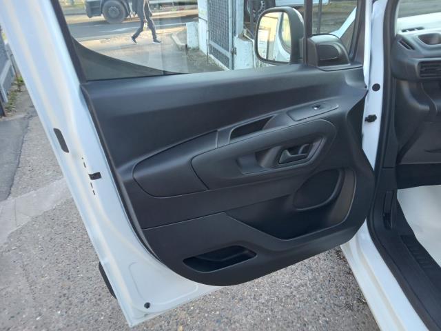 2022 Peugeot Partner 1000 1.5 Bluehdi 100 Professional Premium Van (NV71XBD) Image 19