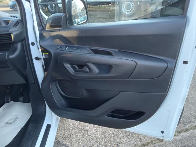 2022 Peugeot Partner 1000 1.5 Bluehdi 100 Professional Premium Van (NV71XBD) Image 24