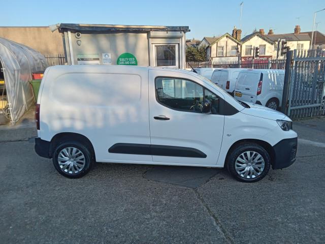 2022 Peugeot Partner 1000 1.5 Bluehdi 100 Professional Premium Van (NV71XBD) Image 8