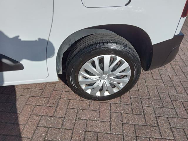 2022 Peugeot Partner 1000 1.5 Bluehdi 100 Professional Premium Van (NV71XBT) Image 17