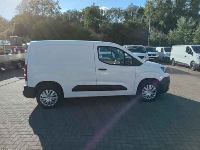 2022 Peugeot Partner 1000 1.5 Bluehdi 100 Professional Premium Van (NV71XBT) Image 8